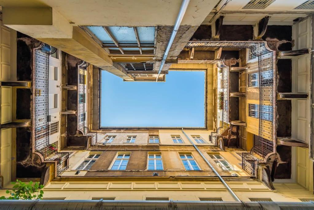 Venus - Paulay Ede Ii * Budapest