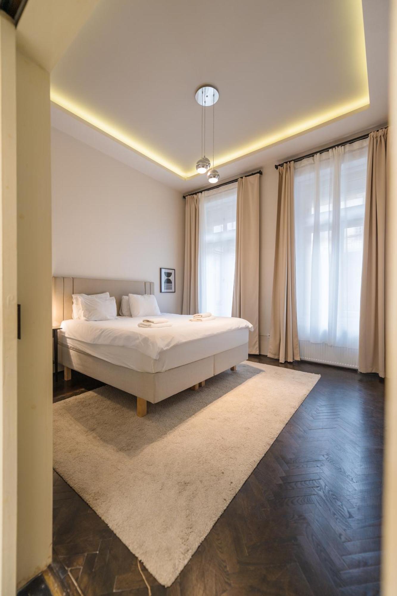 Venus - Paulay Ede Ii Budapest